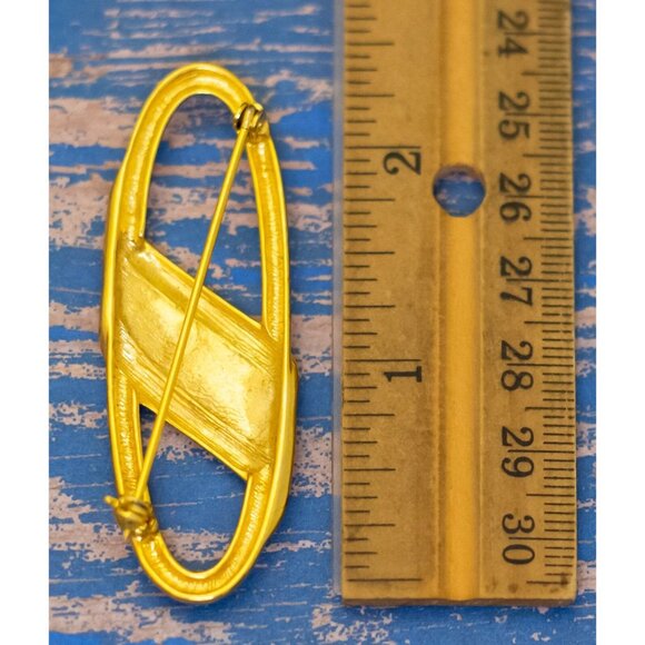 Vintage Red Ribbon Round Oval Gold Tone Brooch - L31 - Picture 2 of 2